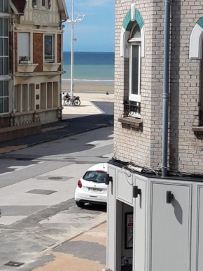 Petit studio vue mer 50m de la plage Malo